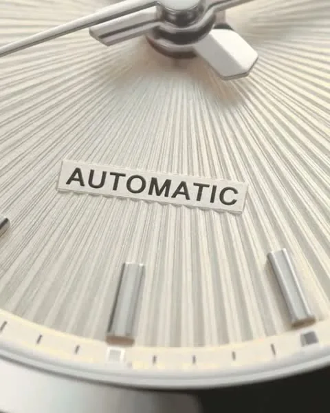 Breil, crown detail