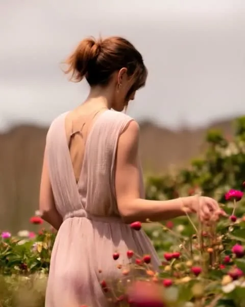 Milk & Strawberry, model in the field