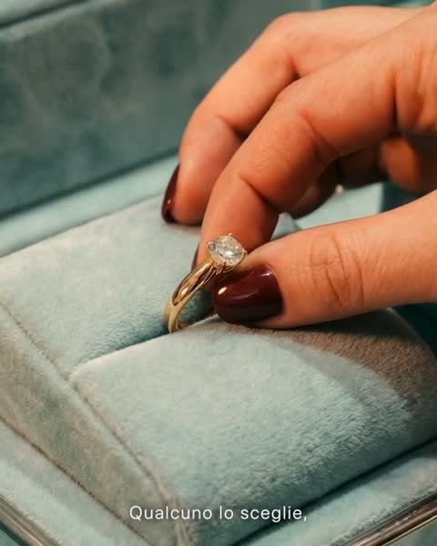 Oro in Euro, Ring im Schaufenster